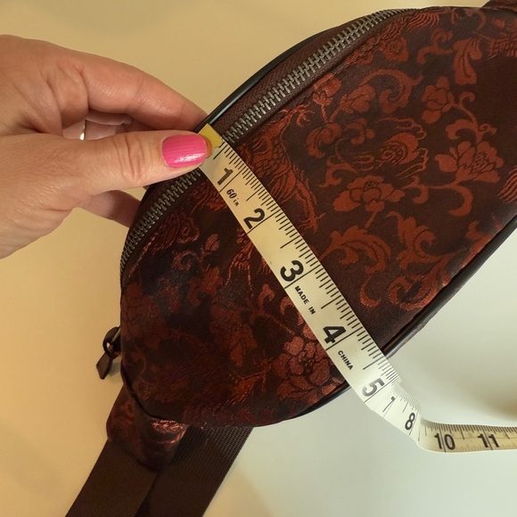 Urban Outfitters Jacquard Chocolate Brown Burgundy Dragon Floral Fanny Pack - Picture 8 of 8